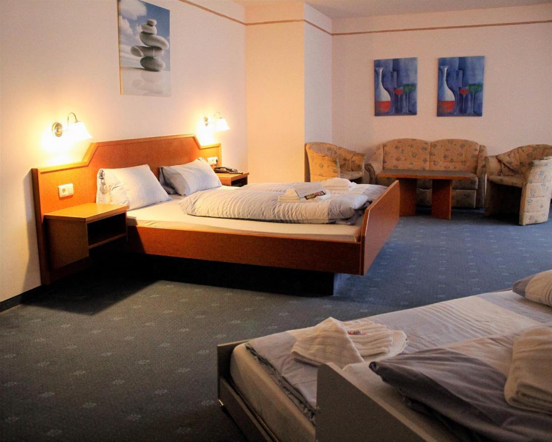 Waldhotel Feldbachtal Neuhaus am Rennweg Εξωτερικό φωτογραφία